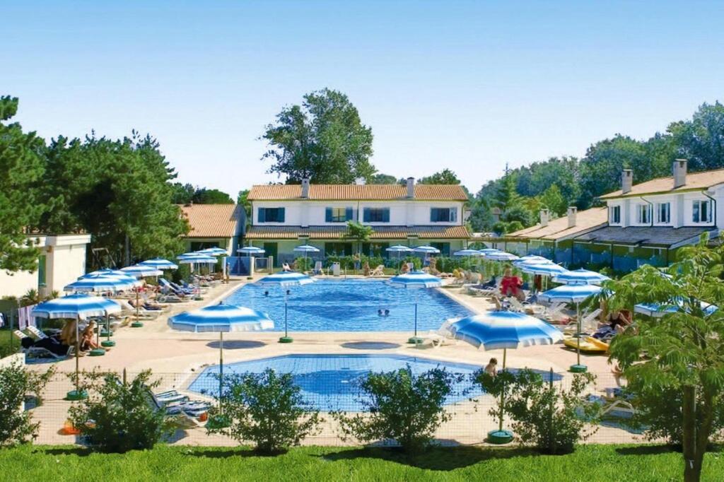 Terraced House In The Ca' Del Pino Holiday Complex With Communal Pool In Μπιμπιόνε Εξωτερικό φωτογραφία