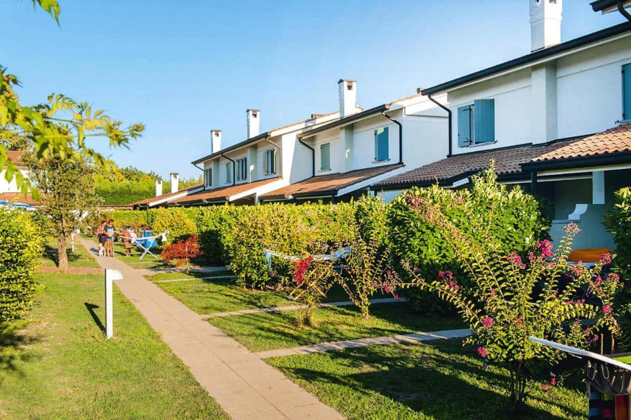 Terraced House In The Ca' Del Pino Holiday Complex With Communal Pool In Μπιμπιόνε Εξωτερικό φωτογραφία
