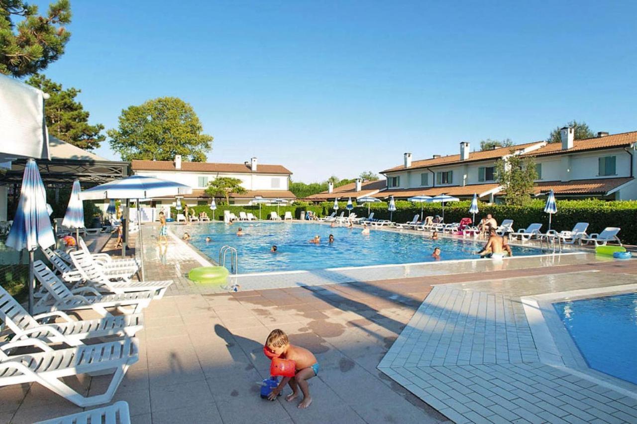 Terraced House In The Ca' Del Pino Holiday Complex With Communal Pool In Μπιμπιόνε Εξωτερικό φωτογραφία