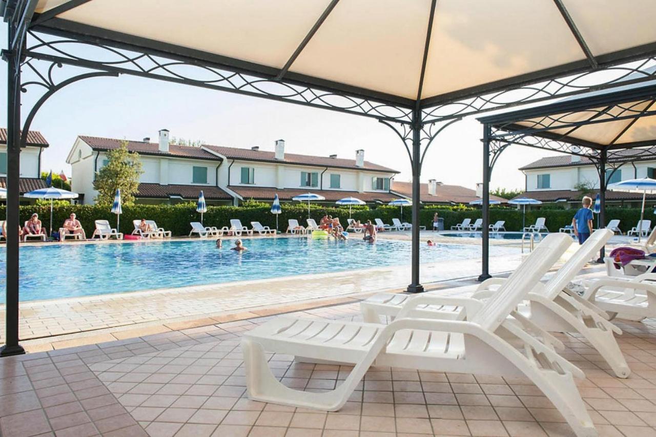 Terraced House In The Ca' Del Pino Holiday Complex With Communal Pool In Μπιμπιόνε Εξωτερικό φωτογραφία