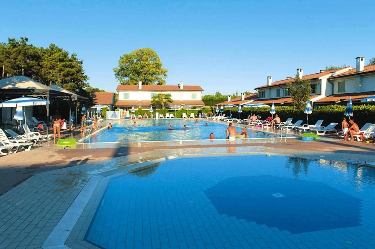 Terraced House In The Ca' Del Pino Holiday Complex With Communal Pool In Μπιμπιόνε Εξωτερικό φωτογραφία