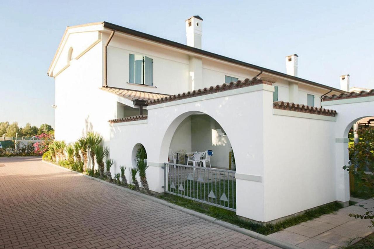 Terraced House In The Ca' Del Pino Holiday Complex With Communal Pool In Μπιμπιόνε Εξωτερικό φωτογραφία