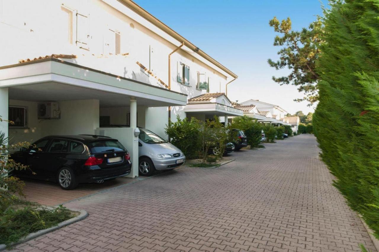 Terraced House In The Ca' Del Pino Holiday Complex With Communal Pool In Μπιμπιόνε Εξωτερικό φωτογραφία